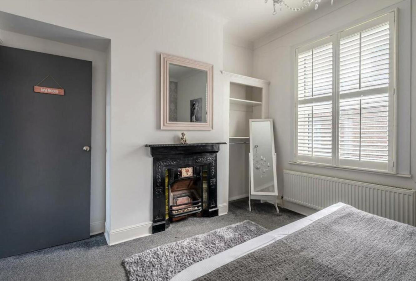 Entire 2-Bedroom House With Garden York Eksteriør bilde