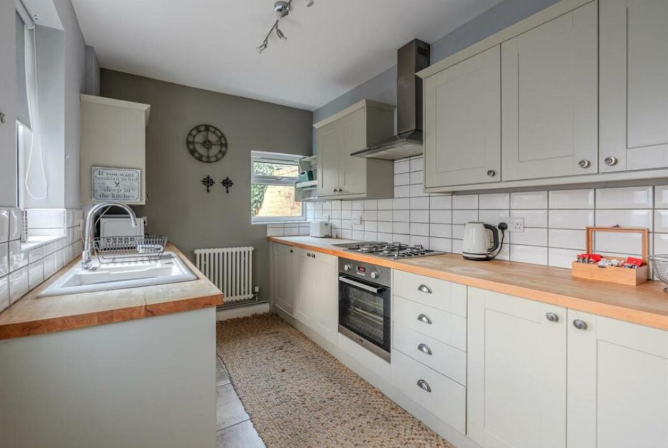 Entire 2-Bedroom House With Garden York Eksteriør bilde